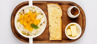 Рисовая каша с манго и соусом маракуйя (300г)