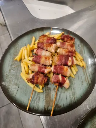 Rolovani pileći ražnjići