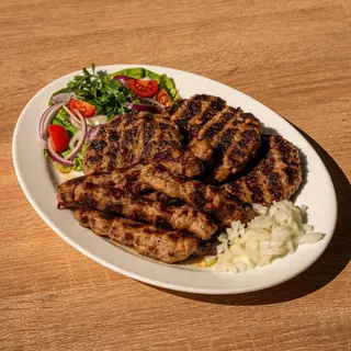 Roštilj pljeskavice i ćevapi