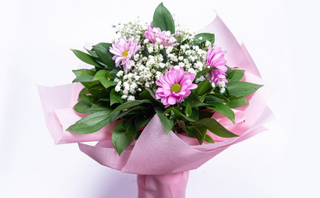 Roze buket sa margaretama