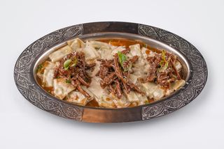 Рваная говядина с домашней лапшой и пармезаном (290г)