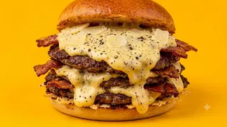 Smash carbonara burger