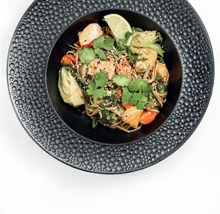 Соба с лососем и брокколи (350г)