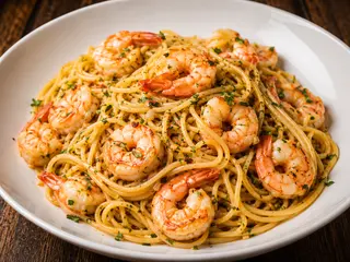 26a. Spaghetti di pasta con gamberi