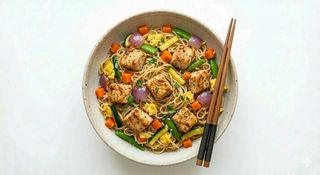 Spaghetti di riso con pollo