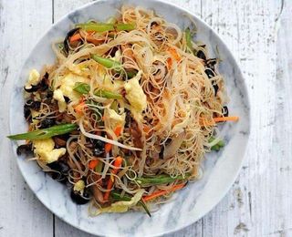 Spaghetti di riso vegetariani