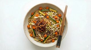 Spaghetti di soia con verdure