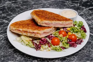 Salama i Kačkavalj tost