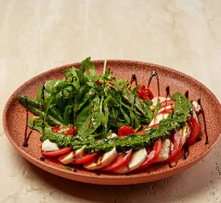 Салат капрезе (350г)