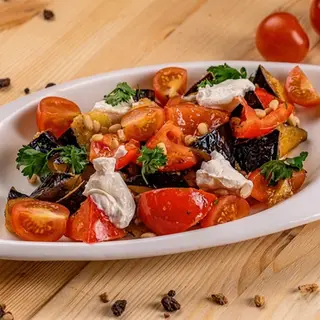 Салат с хрустящими баклажанами (350г)