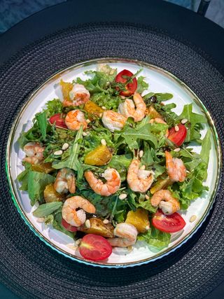 Салат с креветками (240г)