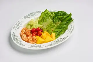 Салат с креветками и манго (300г)