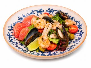 Салат с морепродуктами (360г)