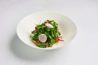Салат с томатами цыпленком и копченым йогуртом (290г)