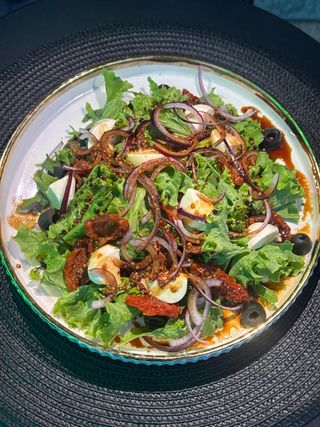 Салат с помидорами вялеными (230г)