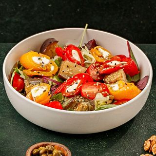 Салат с запеченным перцем/ Salată cu Ardei Copt