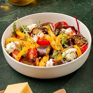 Salată cu Vânătă Crocantă