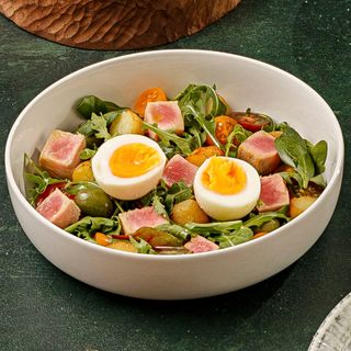 Салат с тунцом/ Salată сu Ton