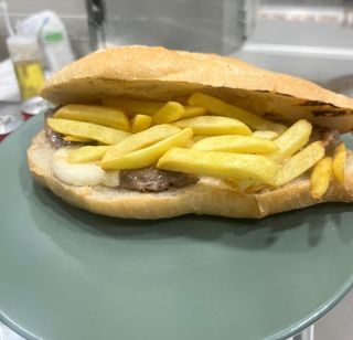 Salsiccia, provola, patatine