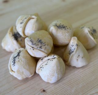 ТРЕУГОЛЬНИКИ САМА ЛЕПИЛА КУРИЦА И СЫР 1кг