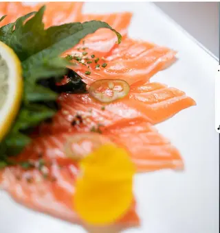 Sashimi salmone