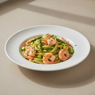 Scialatielli con crema di asparagi e gamberi