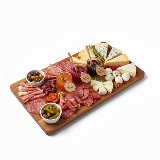 Selezione di salumi e formaggi con confetture bio