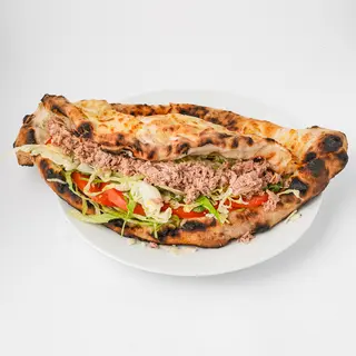 Tuna pizza sendvič