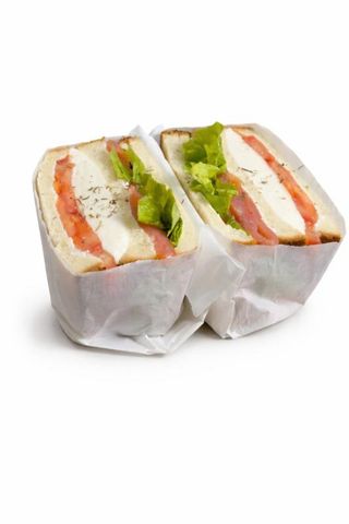 Sendvič sa lososom i mozzarellom