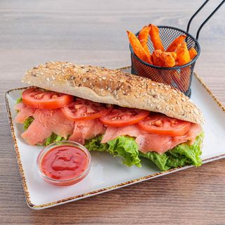 Sendvič sa dimljenim lososom