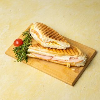 Sendvič sa pečenicom