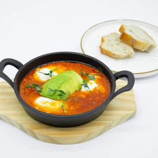 Шакшука с яйцом пашот (200г)