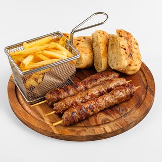 Šiš ćevapi u lepiniji i pomfrit