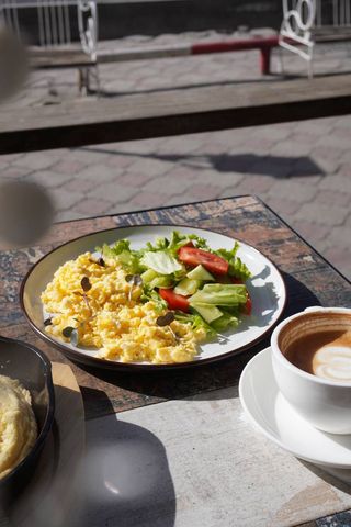 Болтушка со свежим салатом (350г)