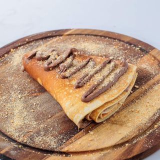 Slatka palačinka sa kremom i plazmom