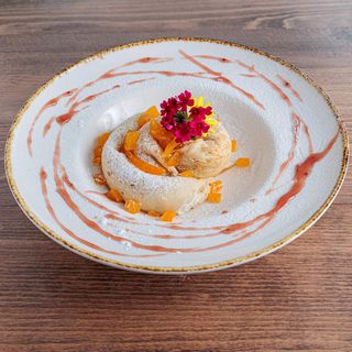 Slatke palačinke sa marmeladom od kajsije