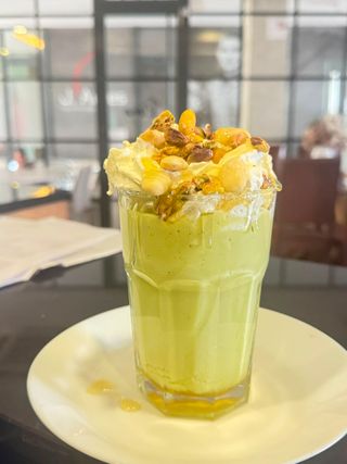 Smoothie de Abacate, Creme, Mel e Caju