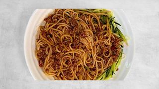 Soy sauce pork noodle