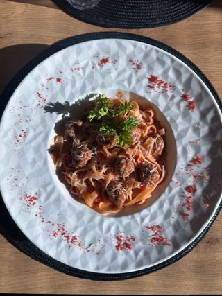 Спагетти с фрикадельками в томатном соусе (350г)