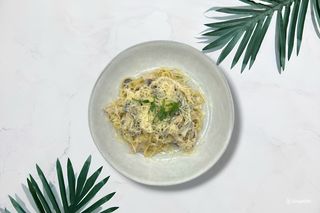 Спагетти с курицей и шампиньонами (300г)