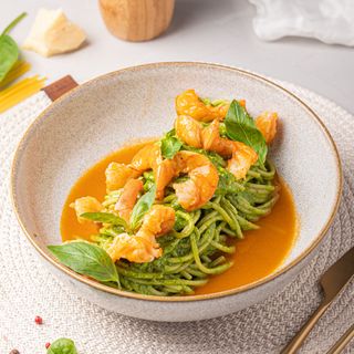 Spaghetti cu creveți și pesto