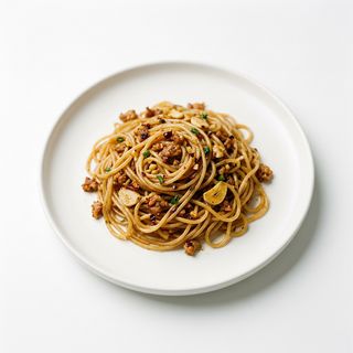Spaghetti di soia con carne piccante