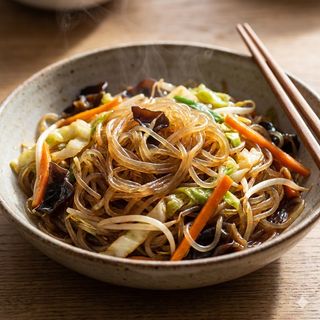 Spaghetti di soia con carne piccante