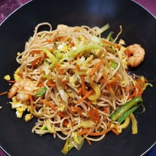 Spaghetti saltati con gamberi