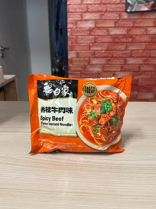 Spicy beef flavour instant noodles