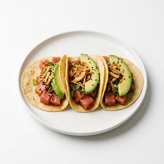 Spicy tuna tacos