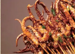 Spiedini di ciuffi di calamaro
