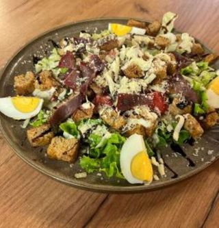 Steak salata
