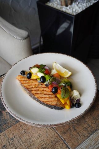 Стейк из семги с припущенными овощами (300г)