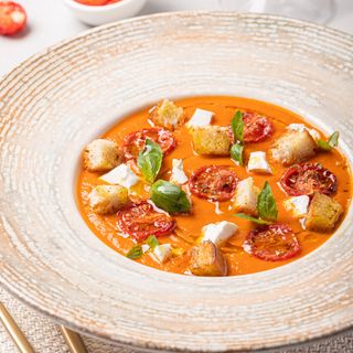 Supă de roșii și brânză feta